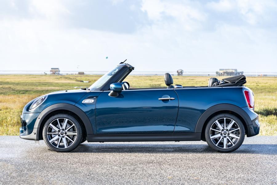  Mini Cooper S Cabrio Sidewalk (F57) 2020 года  (WW) (фото 6 из 53)